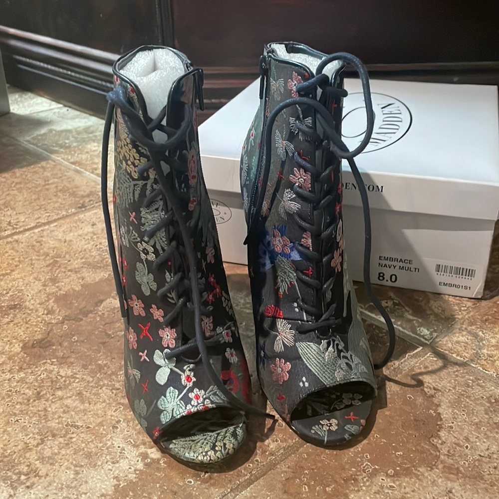 Steve Madden Embrace Navy multicolor peep toe bootie Price negotiable 💕